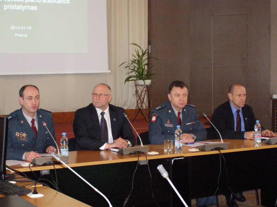 Prienų r. PK viršininkas D.Janavičius, Prienų rajono savivaldybės meras V.Bujanauskas, Alytaus AVPK viršininko pavaduotojas A.Jurgelevičius ir mero pavaduotojas E.Visockas.
