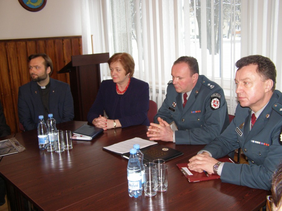 Birštono PK 2013 m. veiklos ataskaitą atidžiai išklausė Lietuvos policijos kapelionas A.Toliatas, Birštono savivaldybės merė N.Dirginčienė, Birštono PK viršininkas R.Stiklius ir Alytaus AVPK viršininko pavaduotojas A.Jurgelevičius. 