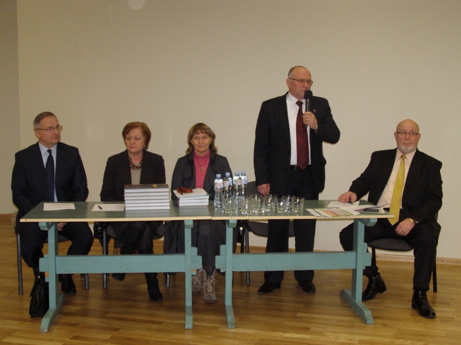 Kelių direkcijos direktorius Skirmantas Skrinskas, Birštono savivaldybės merė Nijolė Dirginčienė, Valstybės saugomų teritorijų tarnybos direktorė Rūta Baškytė, Prienų rajono savivaldybės meras Vytas Bujanauskas, Kelių direkcijos Vietinių kelių skyriaus vedėjas Stanislovas Stančikas.