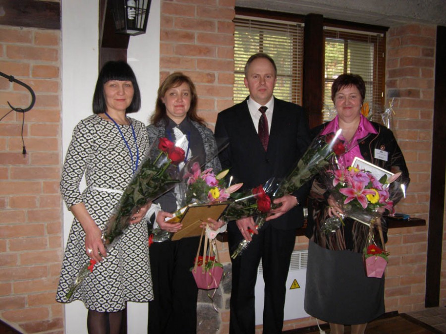 D.Matulienė, J.Kuzmickienė, G.Pačėsas, D.Šimukauskienė Prienų globos namuose dirba jau du dešimtmečius.