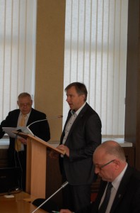 AB „Kautra“ gen. direktorius L.Skardžiukas pristatė keturšalę sutartį dėl keleivių vežimo.