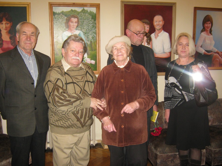 Algimantas tarp kraštiečių (iš dešinės): N. Raižytė, B. ir S. Kacilauskai, S. Valkauskas.