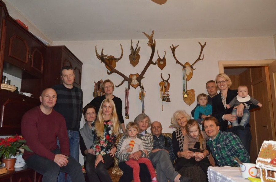 Per praėjusias Kalėdas Žiogų bute, Basanavičiaus gatvėje, susirinkę vaikai, jų antrosios pusės ir vaikaičiai. Trūksta tik Gintaro, Giedrės ir Lauros.