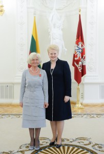 Irena Žiogienė - apdovanojimo dieną su LR Prezidente D.Grybauskaite.