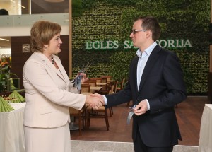 Birštono savivaldybės merė Nijolė Dirginčienė, sveikindama „Eglės“ sanatorijos generalinį direktorių Artūrą Saldą su antro pastato įkurtuvėmis, tvirtino, kad šio objekto atidarymas dar kartą įrodo, jog Birštonas atgimsta ir jame daugėja modernių gydymo, SPA ir poilsio įstaigų.