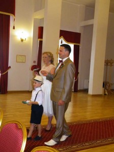 Pirmieji šeštadienį Kurhauzo slenkstį peržengė birštoniškė Pirminės sveikatos priežiūros centro gydytoja Sigita Balkevičiūtė ir Vilimantas Milevičius.