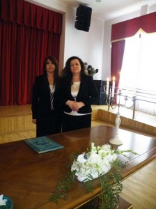R.Akelienė ir D. Kacevičiūtė džiaugiasi, kad nuo šiol jaunavedžius jos sveikins viename iš seniausių ir gražiausių Birštono pastatų.