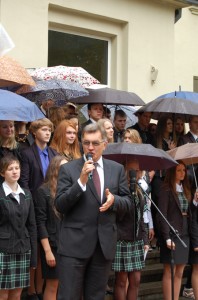 Premjeras A.Butkevičius 2013 m. rugsėjo 1 -ąją su „Žiburio“ gimnazijos moksleiviais.