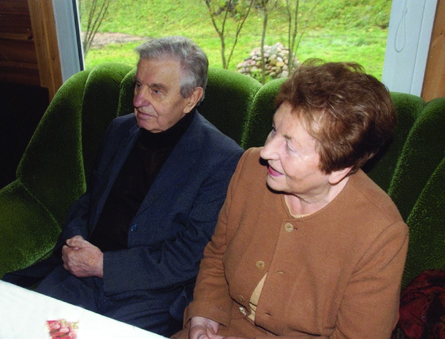 Justinas ir Genovaitė Marcinkevičiai  Jundeliškėse. Tai buvo paskutinė gerbiamo kraštiečio viešnagė mūsų krašto žemėje.