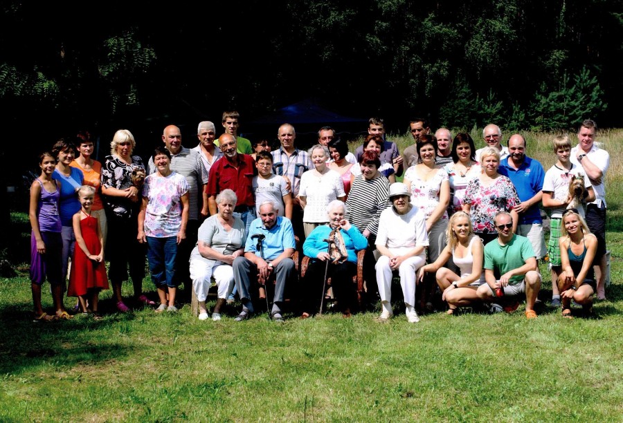 Nuotrauka iš šeimos archyvo. Mikalauskų šeimos susitikimas 2011 m. vasarą.