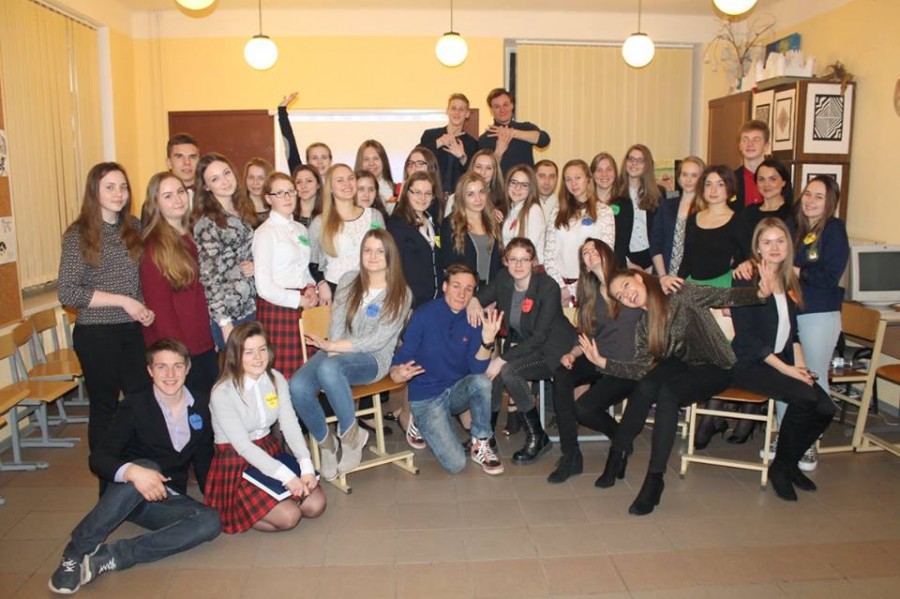 Dailininkai, dailės dėstytojai R.ir A. Gataveckai seminaro metu gimnazistus drąsino atkakliai siekti savo tikslų.