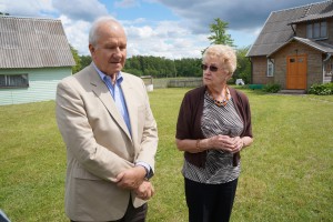 Putinas ir Aniliora Mašalaičiai Vinco Mašalaičio gimtinėje Pilotiškėse.
