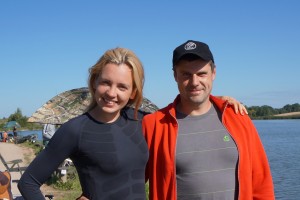 Justina ir Paulius Brusokai iš Garliavos. Justina, beje, dirbanti UAB „Karalius ir Ko“, pasakojo, kad vyras Išlaužo tvenkiniuose yra pagavęs net 11 kg svėrusį karpį. O šįkart, pasak šeimyninio žvejų dueto, svarbu buvo dalyvauti ne tik dėl sportinio azarto bei noro pasidalinti patirtimi, bet ir dėl kilnios misijos.