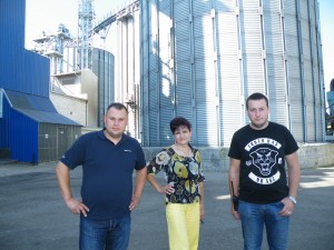 Mauručių filialo vadovas Alfredas Sinkevičius, pavaduotoja kokybei Severina Bliūdžiuvienė ir inžinierius Žygintas Mockevičius sako, kad sezono įkarštyje jie yra pasirengę savo klientams padėti bet kuriuo metu.