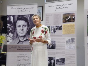 Parodos atidarymo metu poeto kūrybą skaitė aktorė Gražina Urbonaitė.