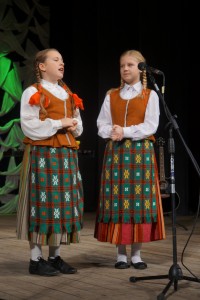 1 - 4 klasių grupėje, kamerinių chorų kategorijoje, pirmoji vieta atiteko Prienų „Ąžuolo“ progimnazijos ansamblio dainininkams.