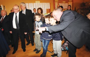 Stakliškių mokinukai noriai bendravo su svečiais.