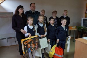 Konkurso „Šviesoforas“ rajoninio etapo nugalėtoja „Ąžuolo“ progimnazijos komanda.