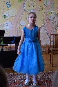 Dainuoja Urtė Švenčionytė