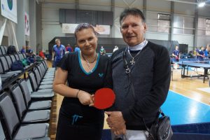 Teniso legenda vadinamas Helmutas Lisinas į Prienus atvyko po šešiasdešimties metų su dukra Kornelija.