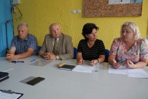 Savo nuomonę apie Tarybai pateiktus sprendimų projektus išsakė Jonas Vilionis, partijos „Tvarka ir teisingumas“ Prienų skyriaus pirmininkas, Seimo narys Vytautas Kamblevičius, Loreta Jakinevičienė ir Aušra Deltuvienė.