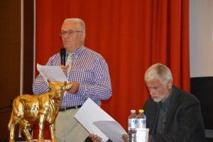 Lietuvos pieno gamintojų asociacijos tarybos pirmininkas J.Vilionis ir Lietuvos žemės ūkio rūmų vicepirmininkas, pieno ūkio savininkas B.Markauskas.