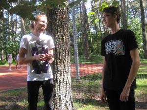 VšĮ „Laisvalaikio terapija“ (centrinis parkas, šalia krantinės) direktorius Helmanas Lik (pirmas iš kairės) skyrė daug gerų žodžių Birštono savivaldybei, kad labai palaiko jaunus verslininkus ir skatina jaunų žmonių verslumą. 