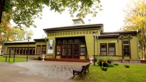 Kurhauzas.