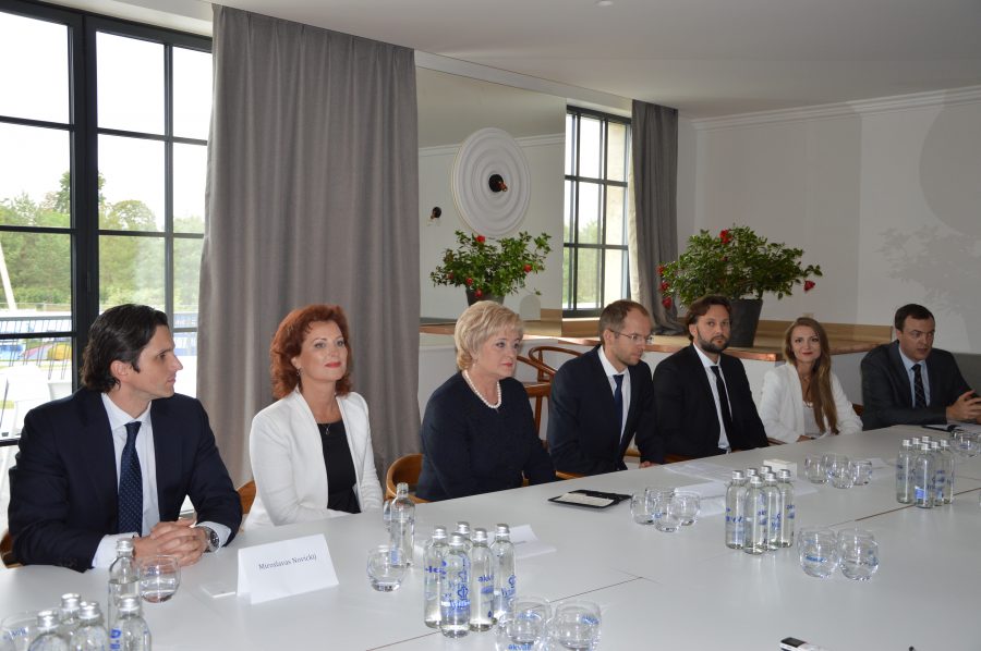 Spaudos konferencijoje įkurtuves švenčiantį sveikatingumo ir poilsio kompleksą „Vytautas Mineral SPA“ pristatė: (iš kairės) gen. direktorius M.Novickij, medicinos centro vadovė G.Vaitkienė, projekto vystytojai N.Pranckus ir V. Brusokas, architektė V. Puodžiūtė.