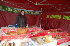 Išlaužo žuvininkystės ūkio produkcija prekiavo Ineta Zelenekaitė.
