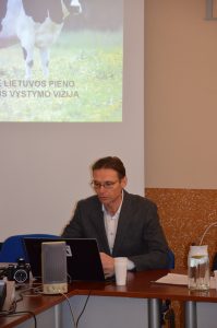 „Pienas LT“ atstovas N.Narauskas pristatė ilgalaikę pieno sektoriaus vystymosi strategijos viziją.