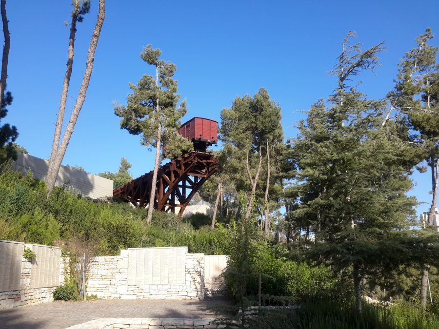 yad-vashem_teisuoliu-aleja